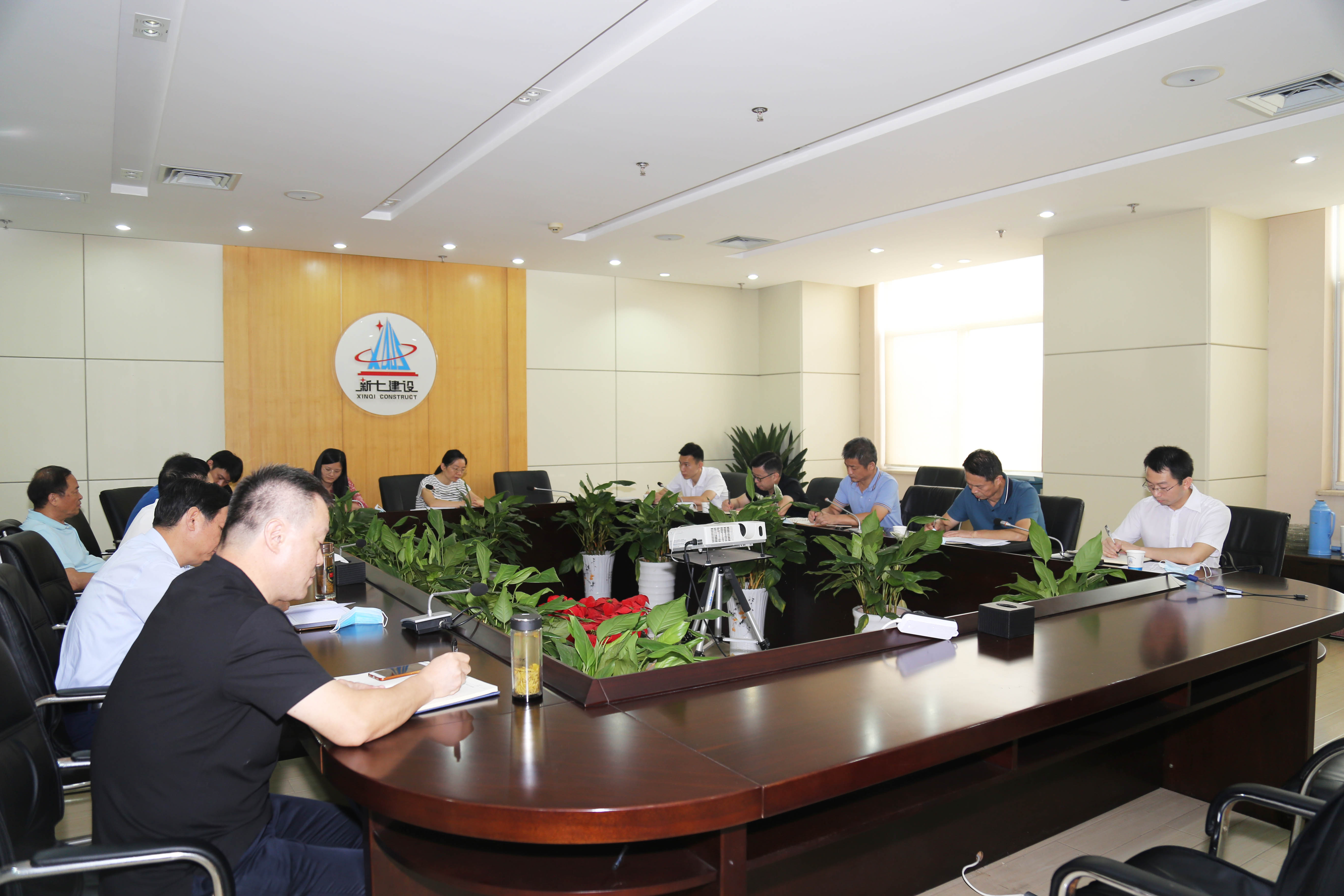 区法院院长杨俊广一行到公司调研