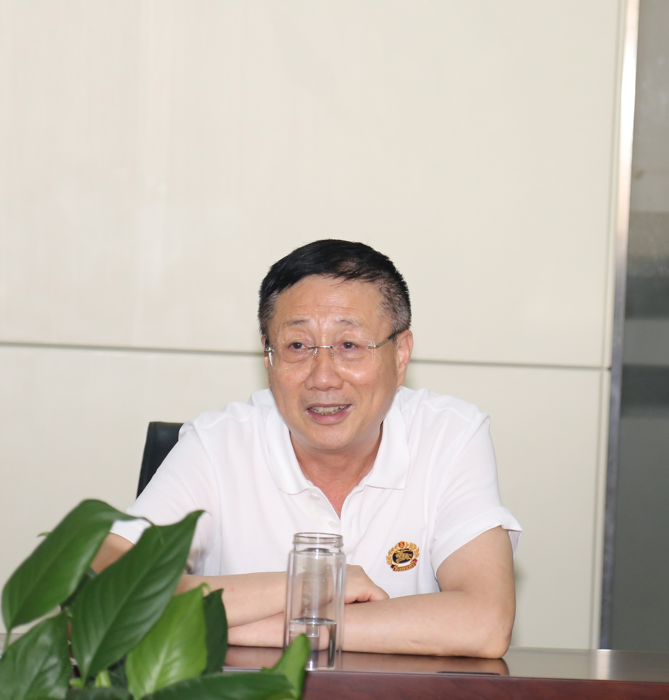 区法院院长杨俊广一行到公司调研
